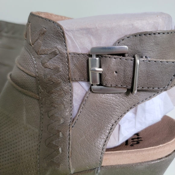 Earth Open Toe Booties - Picture 3 of 7